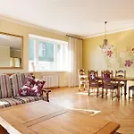 - Old Town Apartment *