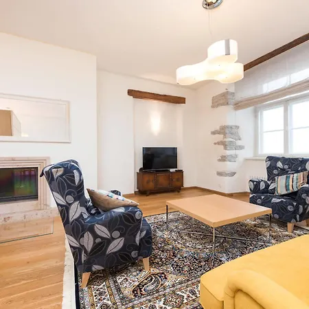 - Old Town Apartman *